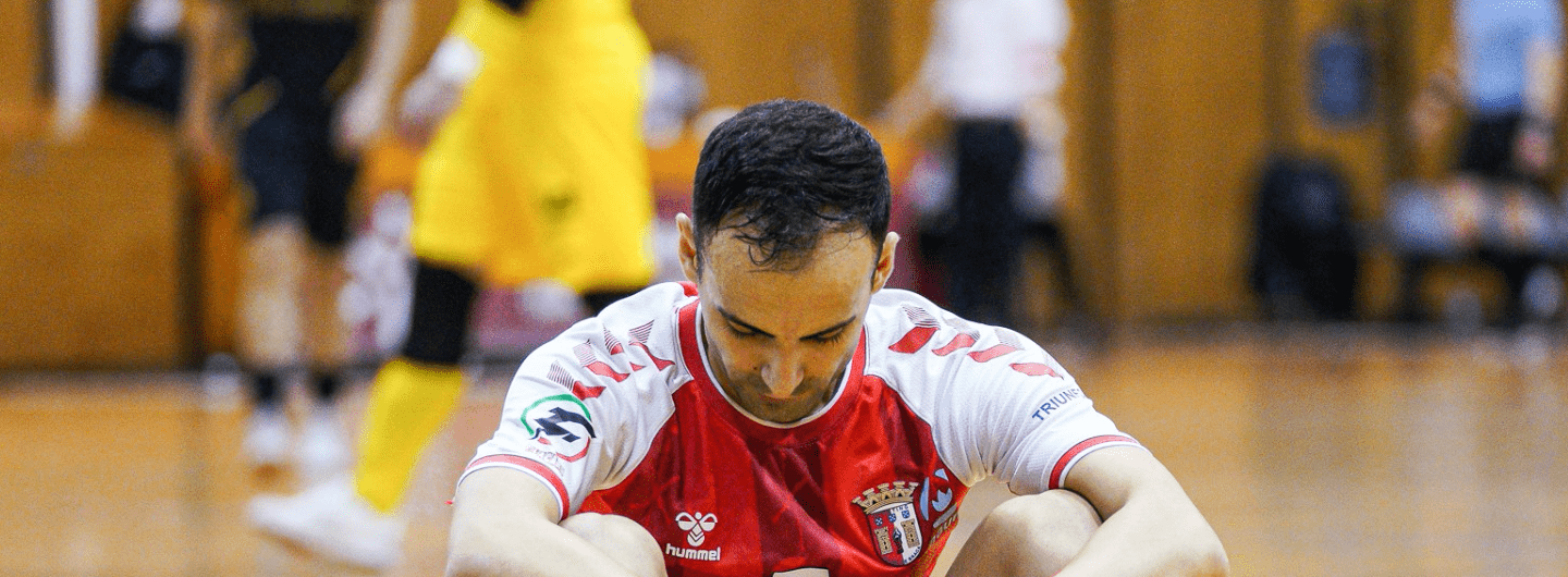 Vitória no regresso da Liga Placard 7