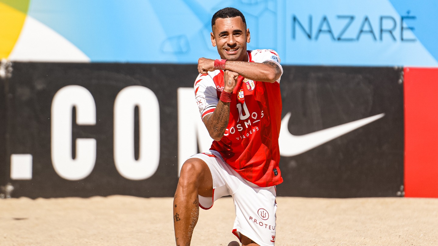 Bê Martins eleito o melhor jogador do mundo de futebol de praia